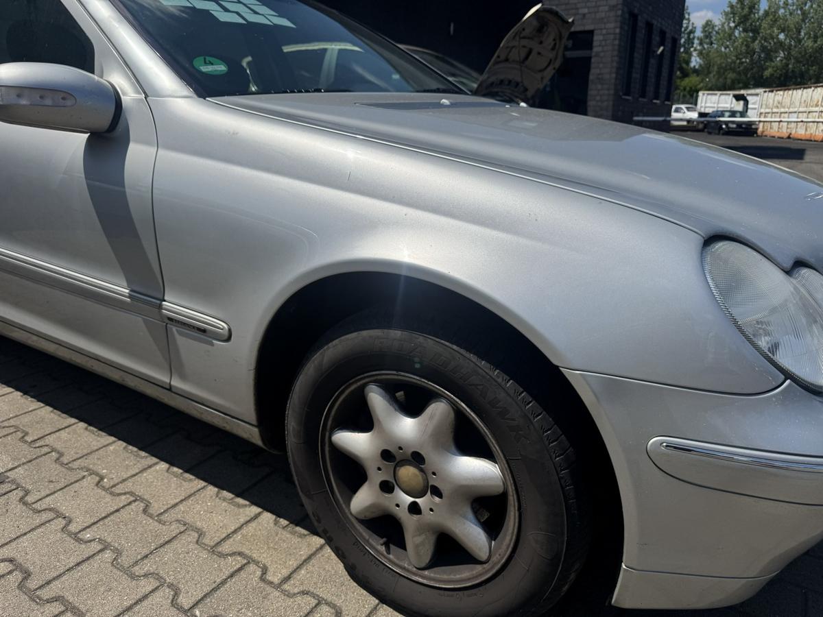 Mercedes C Klasse W203 original Kotfl&uuml;gel vorn rechts Elegance 744 Brillantsilber Bj.2001